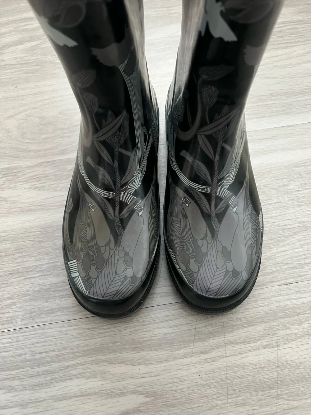Sakroots Black Floral Rain Boots Size 6 Waterproof Rubber Buckle Mid-Calf